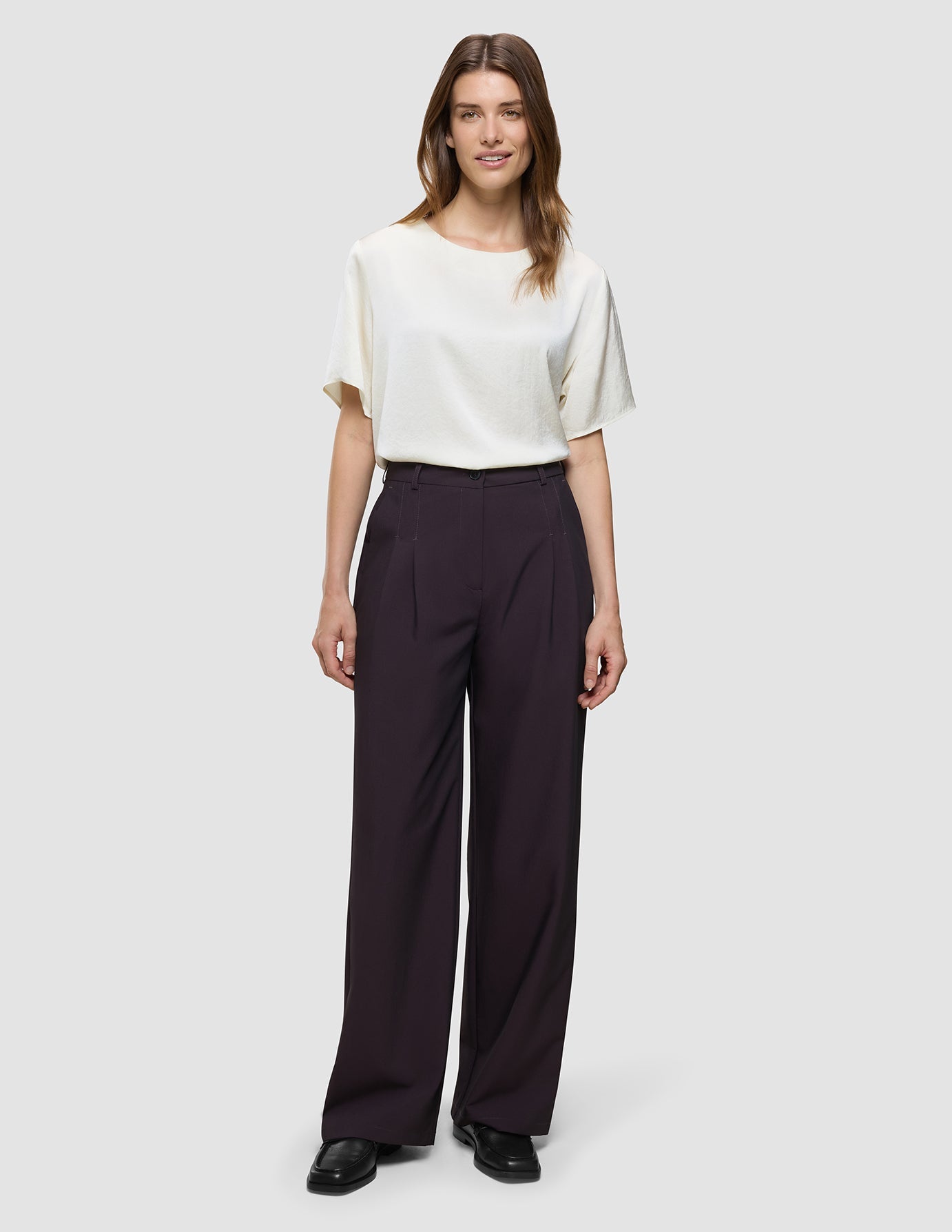 Avira Suit Wide Burgundy Berry